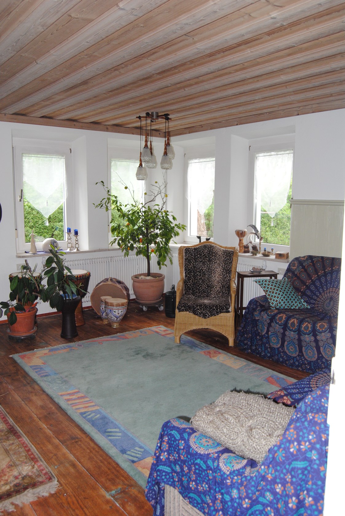 Monteurwohnung:  gemütliches Wohnzimmer mit TV - Monteurwohnung - Rosenhaus