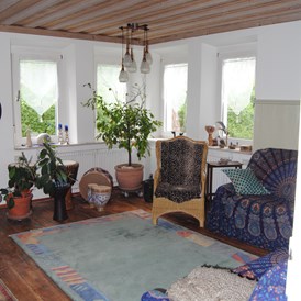 Monteurwohnung:  gemütliches Wohnzimmer mit TV - Monteurwohnung - Rosenhaus