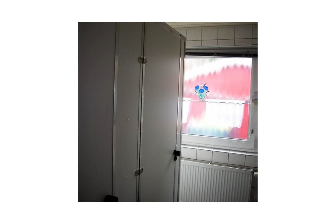 Monteurzimmer: Toilettenanlage
mit 2 Toiletten und 1 Urinal - Gäste / Ferienhaus Breiter