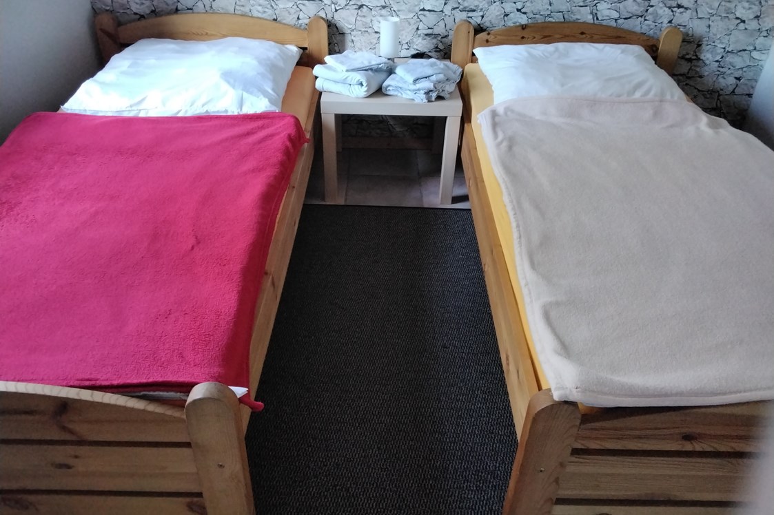 Monteurzimmer: Ein Schlafzimmer  von zweien - Dachsloch