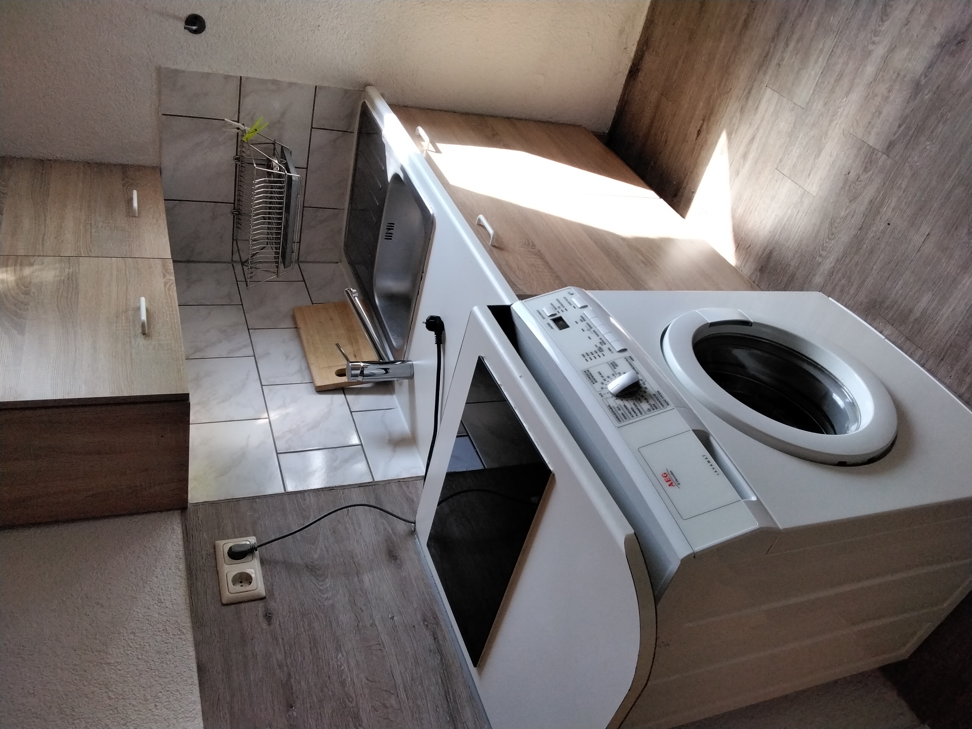 Monteurwohnung - TV - Oberlausitz - Küche mit Waschmaschine - Dachsloch