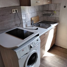 Monteurzimmer: Küche mit Waschmaschine - Dachsloch
