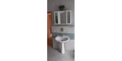 Monteurwohnung - Bettwäsche: Bettwäsche gegen Gebühr - Deutschland - Waschbecken  - Ferienwohnung im Südharz am Kyffhäusergebirge