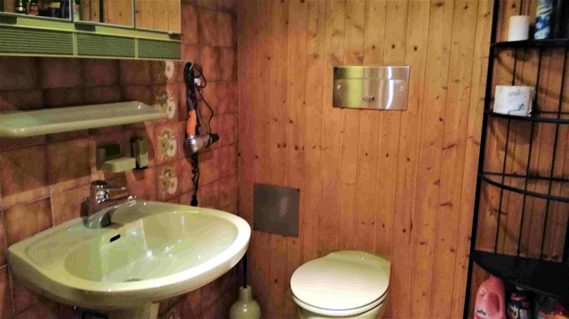 Monteurzimmer: Waschbecken u. WC (Whg.2) - Unterkunft für Monteure