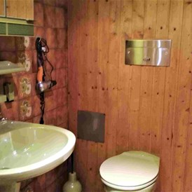 Monteurzimmer: Waschbecken u. WC (Whg.2) - Unterkunft für Monteure, Facharbeiter, Handwerker