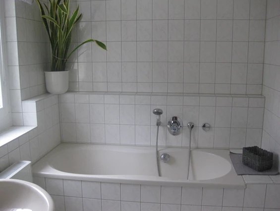 Monteurzimmer: Bad mit Wanne - St. Aegidienblick