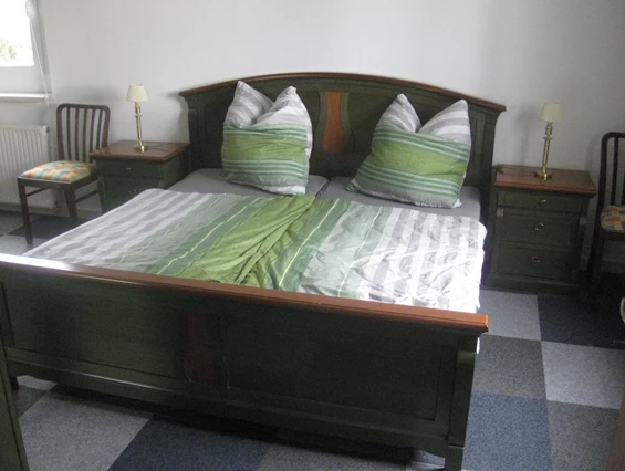 Monteurzimmer: Schlafzimmer mit Doppelbett und Schlafcouch - St. Aegidienblick
