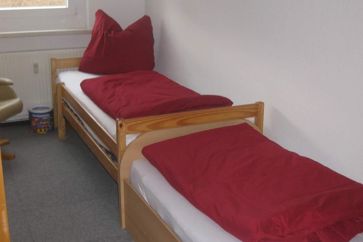 Monteurzimmer: Kinderzimmer mit Zwei Einzelbetten - St. Aegidienblick
