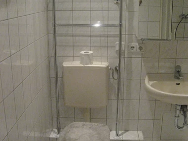 Monteurzimmer: Bad mit Dusche - St. Aegidienblick