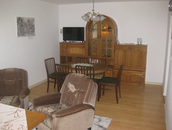 Monteurzimmer: Essbereich im Wohnzimmer - St. Aegidienblick