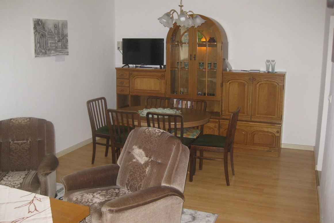 Monteurzimmer: Essbereich im Wohnzimmer - St. Aegidienblick