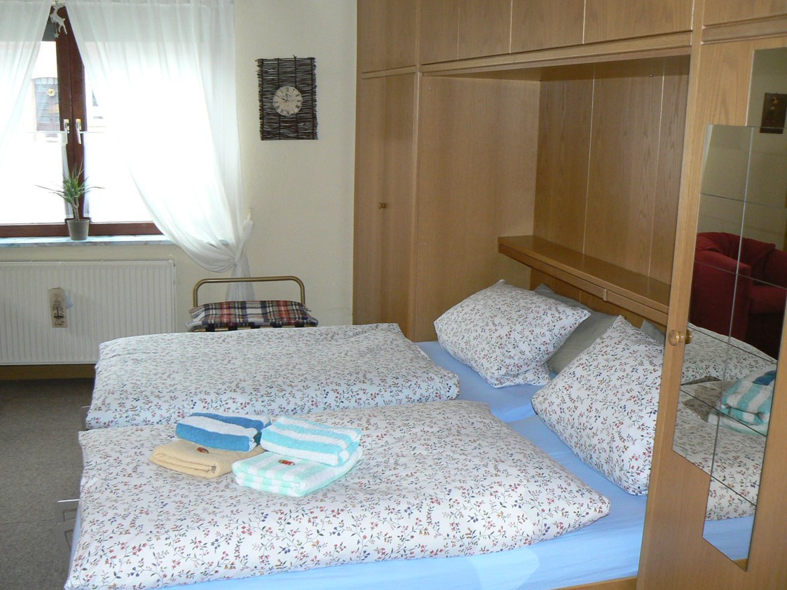 Monteurzimmer: Wohnung 2
Wohn-/Schlafraum  - Vilser Landhaus Ferienwohnungen/Monteurunterkunft