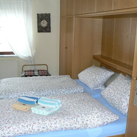 Monteurzimmer: Wohnung 2
Wohn-/Schlafraum  - Vilser Landhaus Ferienwohnungen/Monteurunterkunft