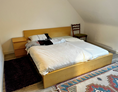 Monteurzimmer: Schlafzimmer mit Doppelbett - 3-Zimmer-Wohnung mit Balkon in Wedemark
