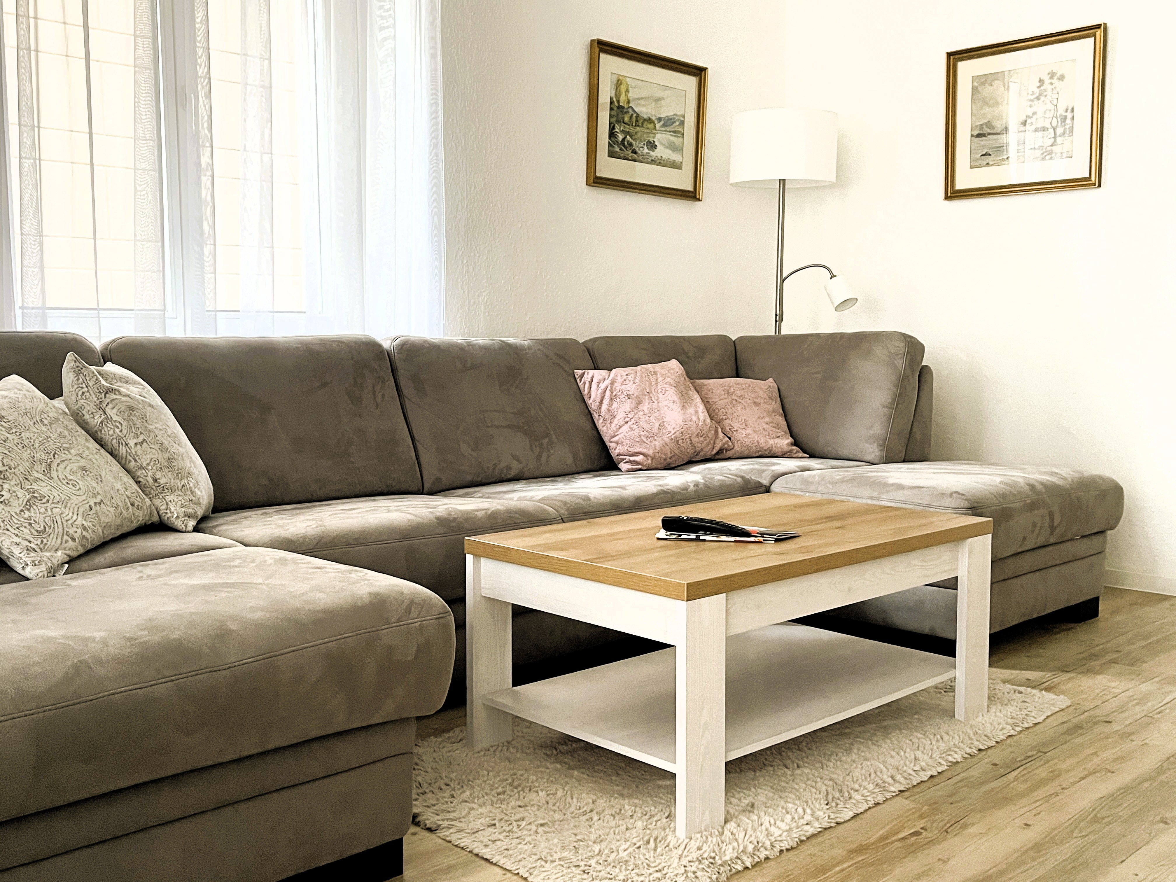 Monteurzimmer: Zentrale 3-Raum-Wohnung für max. 6 Personen + Parkplätze