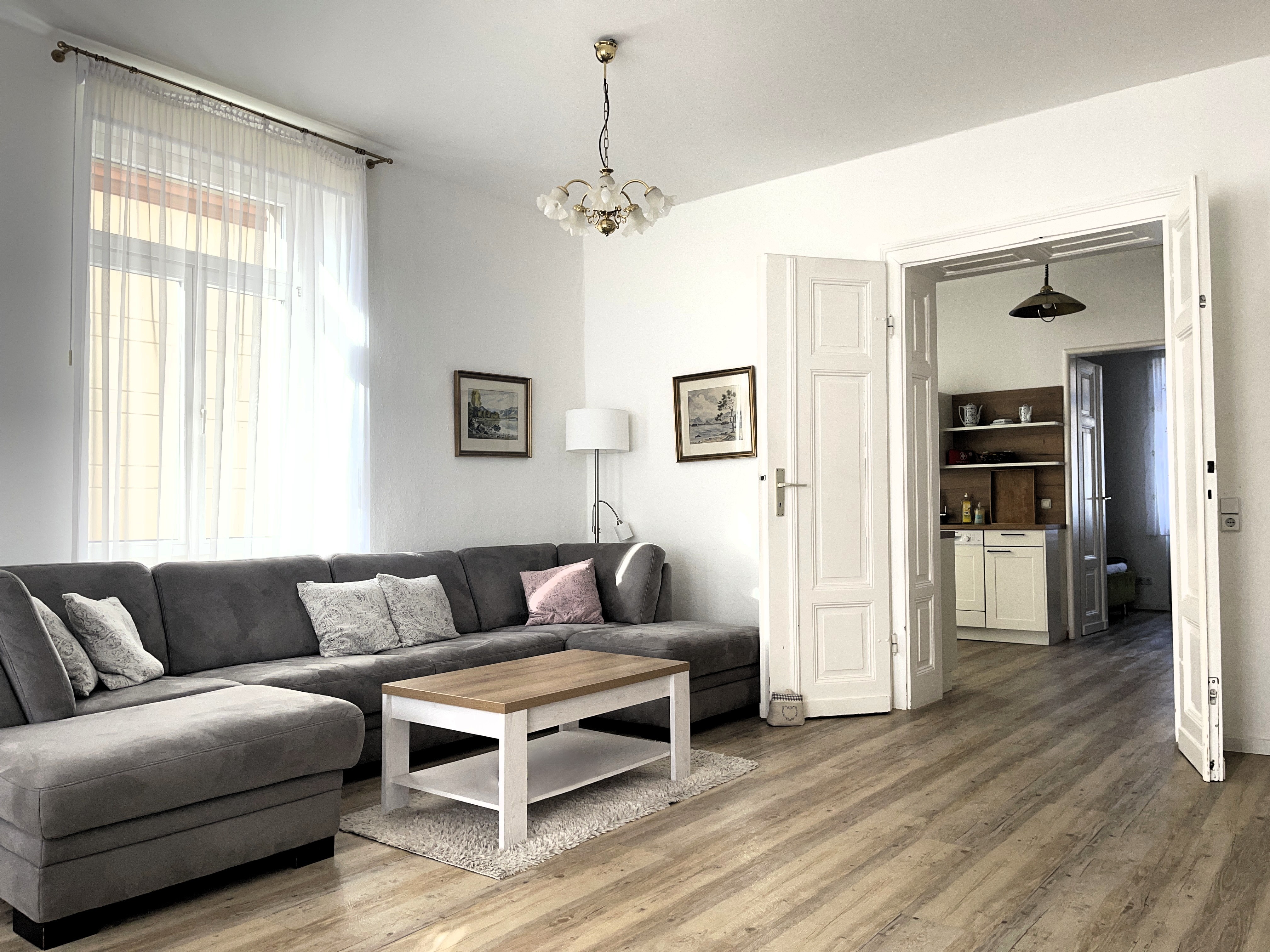 Monteurwohnung - Thüringen Süd - Zentrale 3-Raum-Wohnung für max. 6 Personen + Parkplätze