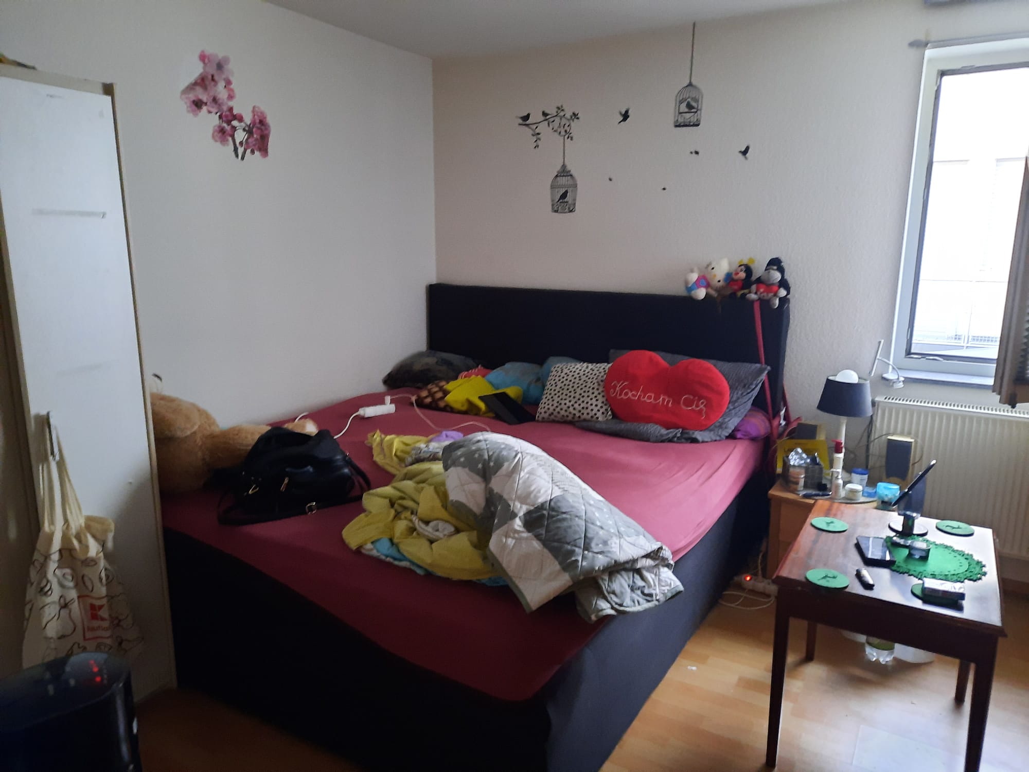 Monteurwohnung - Zimmertyp: Mehrbettzimmer - Heusenstamm - Das Bett wird gewechselt - Kelsterbach 1 Zimmer Wohnung mit 4 Betten
