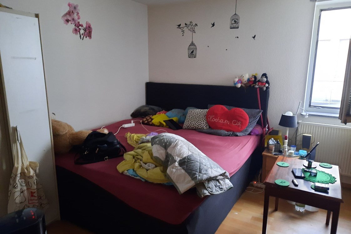 Monteurzimmer: Das Bett wird gewechselt - Kelsterbach 1 Zimmer Wohnung mit 4 Betten