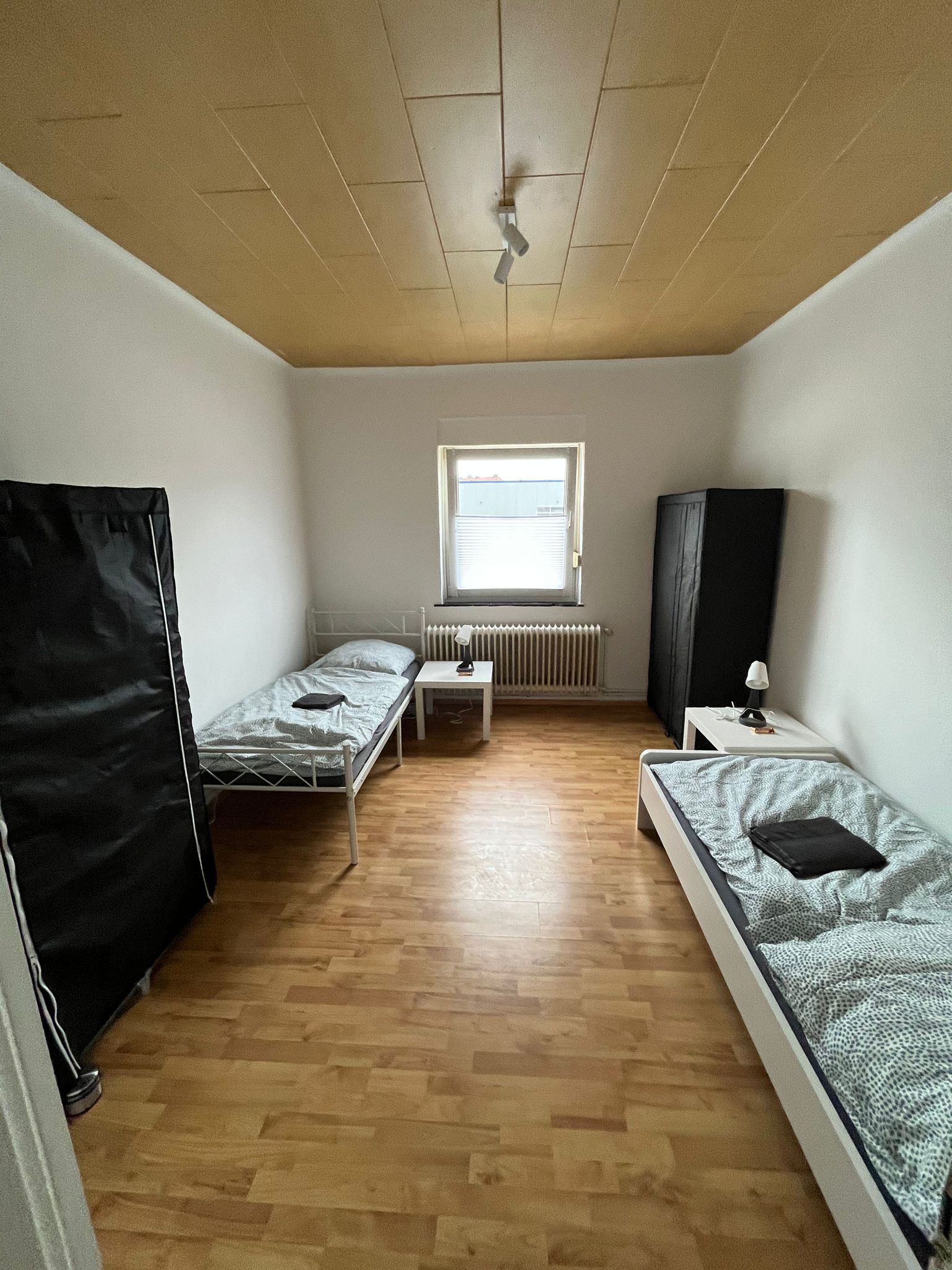 Monteurwohnung - Bettwäsche: Bettwäsche inklusive - MW II. Eisenbahnstraße 7 EG