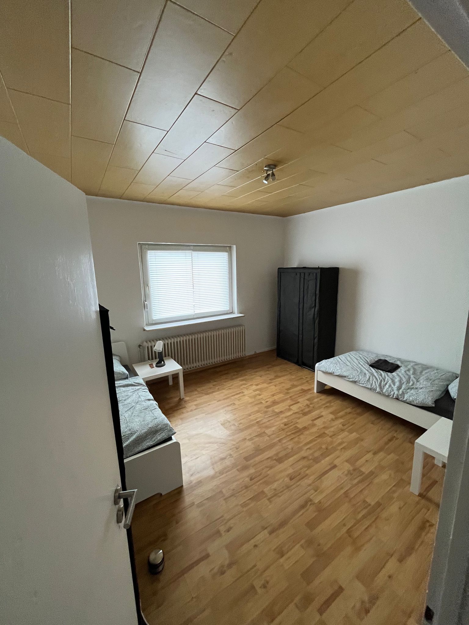 Monteurwohnung - Bettwäsche: Bettwäsche inklusive - MW II. Eisenbahnstraße 7 EG