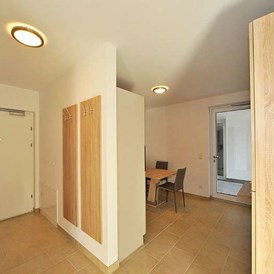 Monteurzimmer: 90+ Monteurzimmer in Wien, Einzelbetten, Parkplätze, WIFI, Küchen