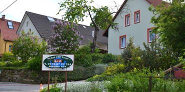 Monteurwohnung - Sachsen - Monteurzimmer Bannewitz OT Hänichen
Auf dem Grundstück gibt es Parkplätze, Sitzecken und Grillplätze - Fred s Zimmervermietung