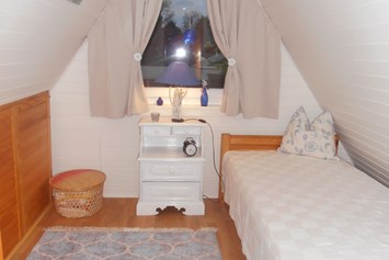 Monteurzimmer: Schlafzimmer oben (klein) - Ferienhaus Muschel
