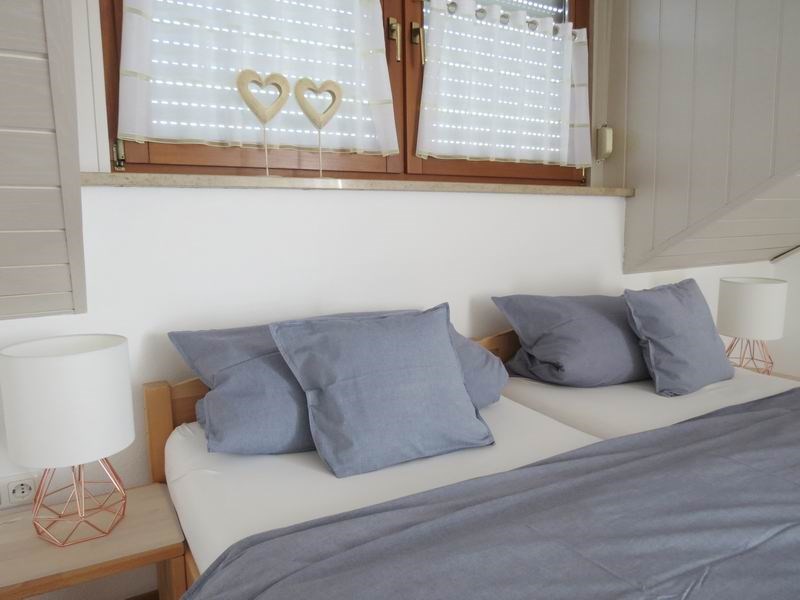 Monteurzimmer: Alle Wohnungen verfügen über Einzelbetten, die bei Bedarf getrennt oder zusammengestellt werden können. - Ferienwohnungen Liebl im Altmühltal