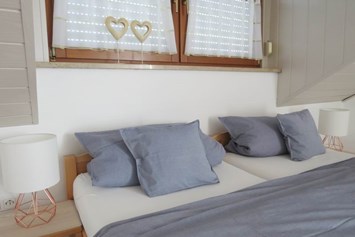 Monteurzimmer: Alle Wohnungen verfügen über Einzelbetten, die bei Bedarf getrennt oder zusammengestellt werden können. - Ferienwohnungen Liebl im Altmühltal