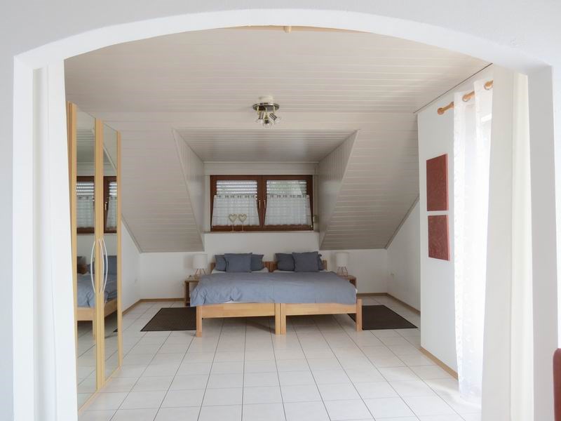 Monteurzimmer: 1 Doppelzimmer mit zwei Einzelbetten, die bei Bedarf auch getrennt gestellt werden können - Ferienwohnungen Liebl im Altmühltal