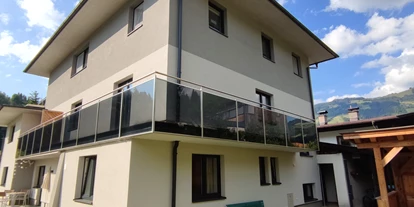 Monteurwohnung - Einzelbetten - Tirol - Außenansicht Haus - Personalhaus mit fünf Schlafzimmern