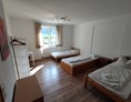Monteurzimmer: Schlafzimmer - Personalhaus mit fünf Schlafzimmern