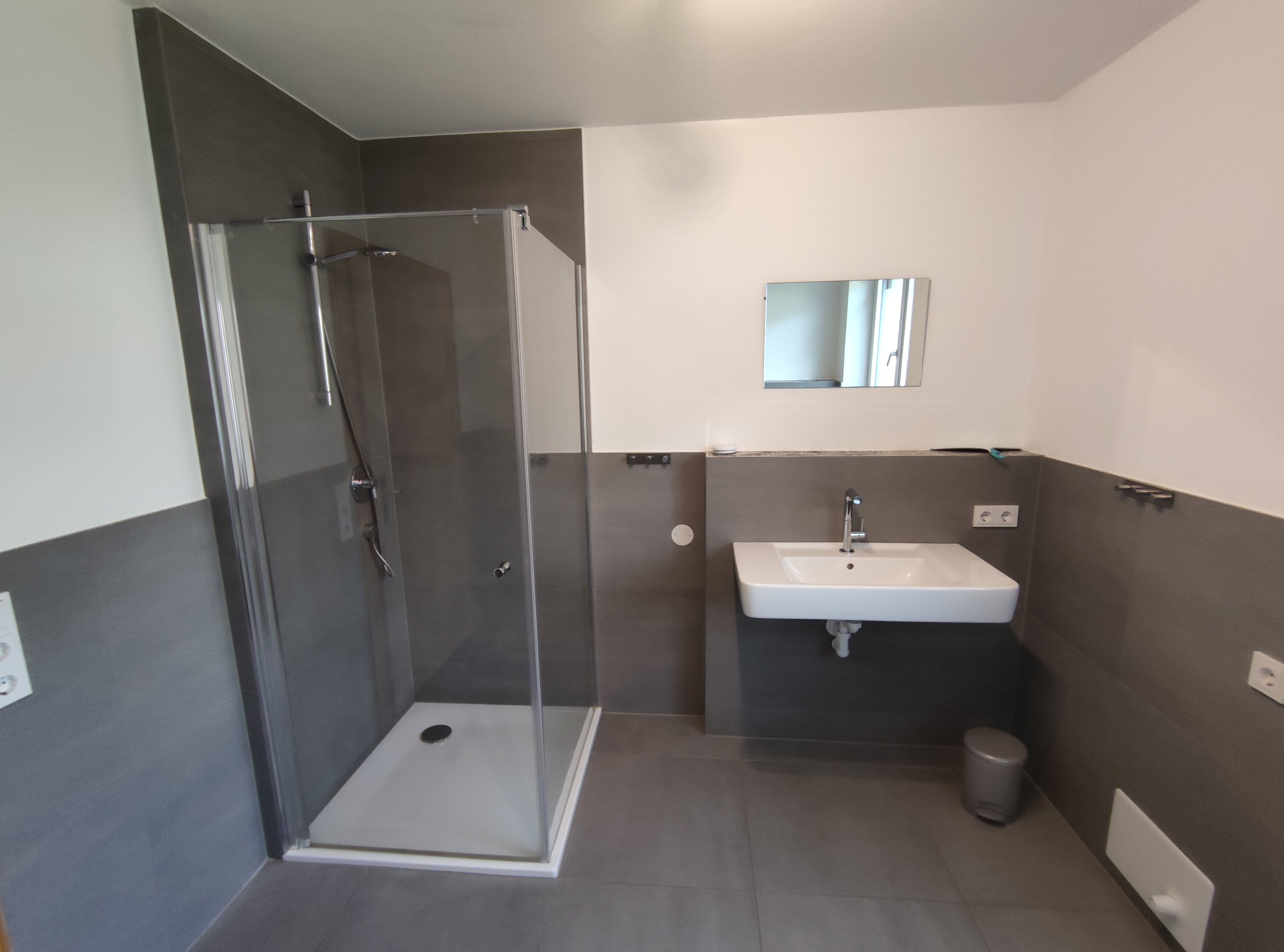 Monteurzimmer: Badezimmer - Personalhaus mit fünf Schlafzimmern