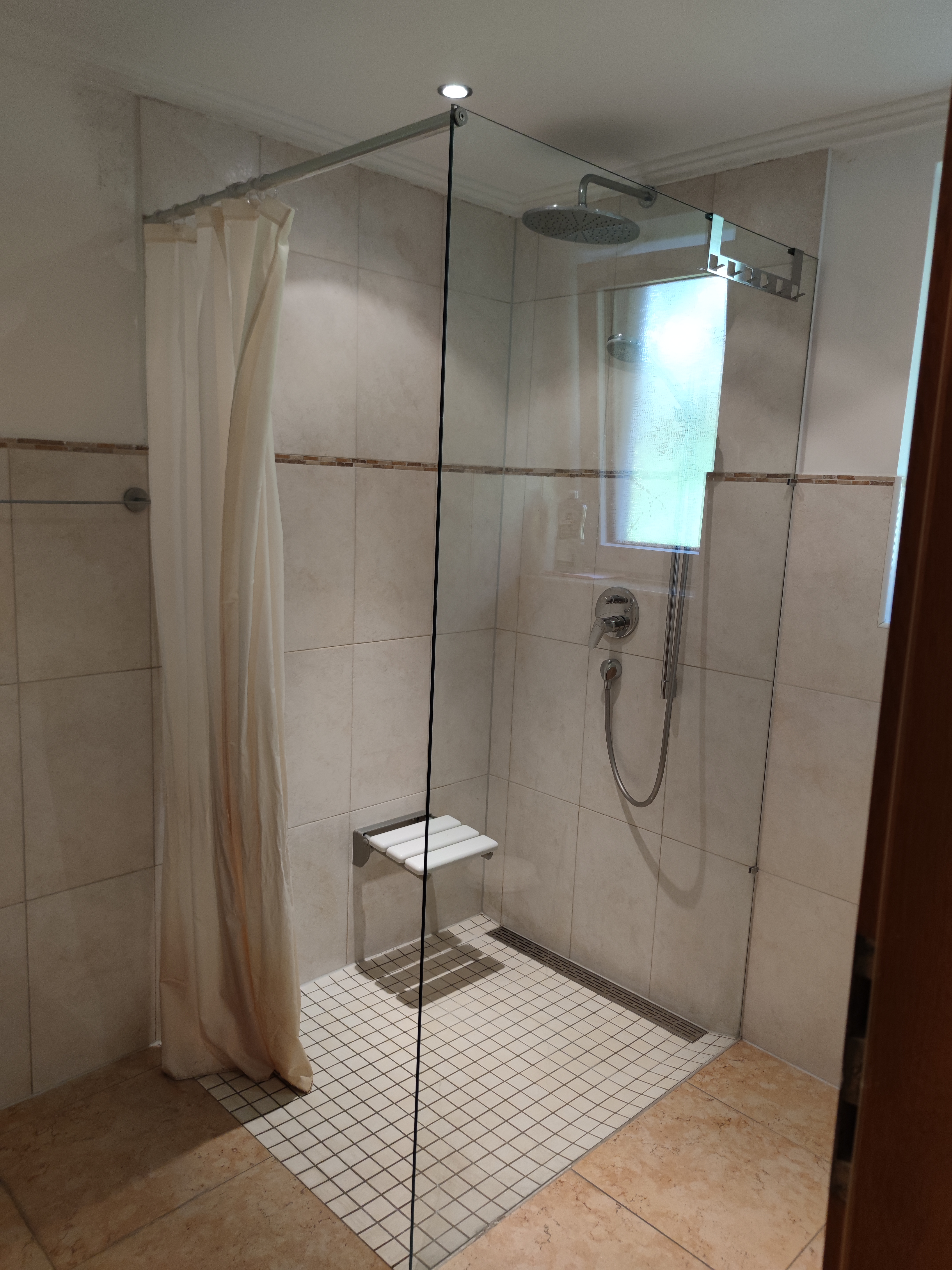 Monteurzimmer: Badezimmer - Personalhaus mit fünf Schlafzimmern