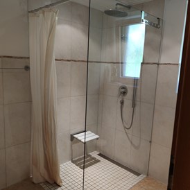 Monteurzimmer: Badezimmer - Personalhaus mit fünf Schlafzimmern