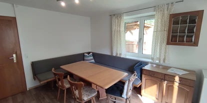 Monteurwohnung - Einzelbetten - Tirol - Esszimmer - Personalhaus mit fünf Schlafzimmern