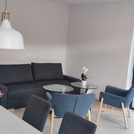 Monteurzimmer: 90qm 5+1 renovierte & möbl. Wohnung mit Sky&DAZN & Grillplatz