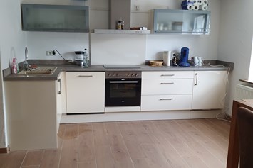 Monteurzimmer: Küche mit Sitzecke - Gästehaus Meiers
