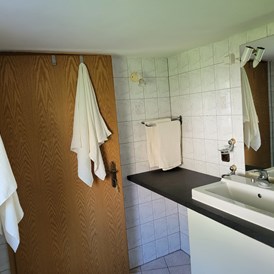 Monteurzimmer: Badezimmer  - Großkrotzenburg