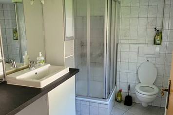 Monteurzimmer: Badezimmer - Großkrotzenburg