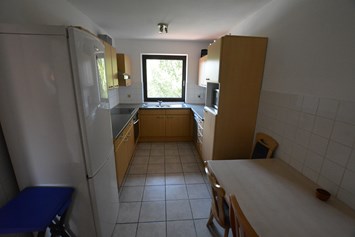 Monteurzimmer: geräumige komplett ausgestattete Küche - Appartement Martin 2
