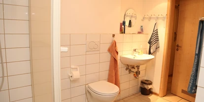 Monteurwohnung - Heilbronn Lauffen am Neckar - Gemeinschaftsbad der Monteurwohnung Gemmingen-Stebbach - Monteurzimmer Gemmingen-Stebbach