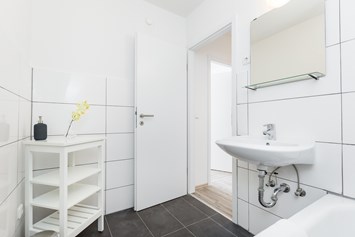 Monteurzimmer: Badezimmer, HomeRent Unterkunft in Dormagen - HomeRent in Dormagen, Monheim, Langenfeld, Rommerskirchen