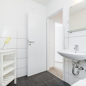 Monteurzimmer: Badezimmer, HomeRent Unterkunft in Dormagen - HomeRent in Dormagen, Monheim, Langenfeld, Rommerskirchen