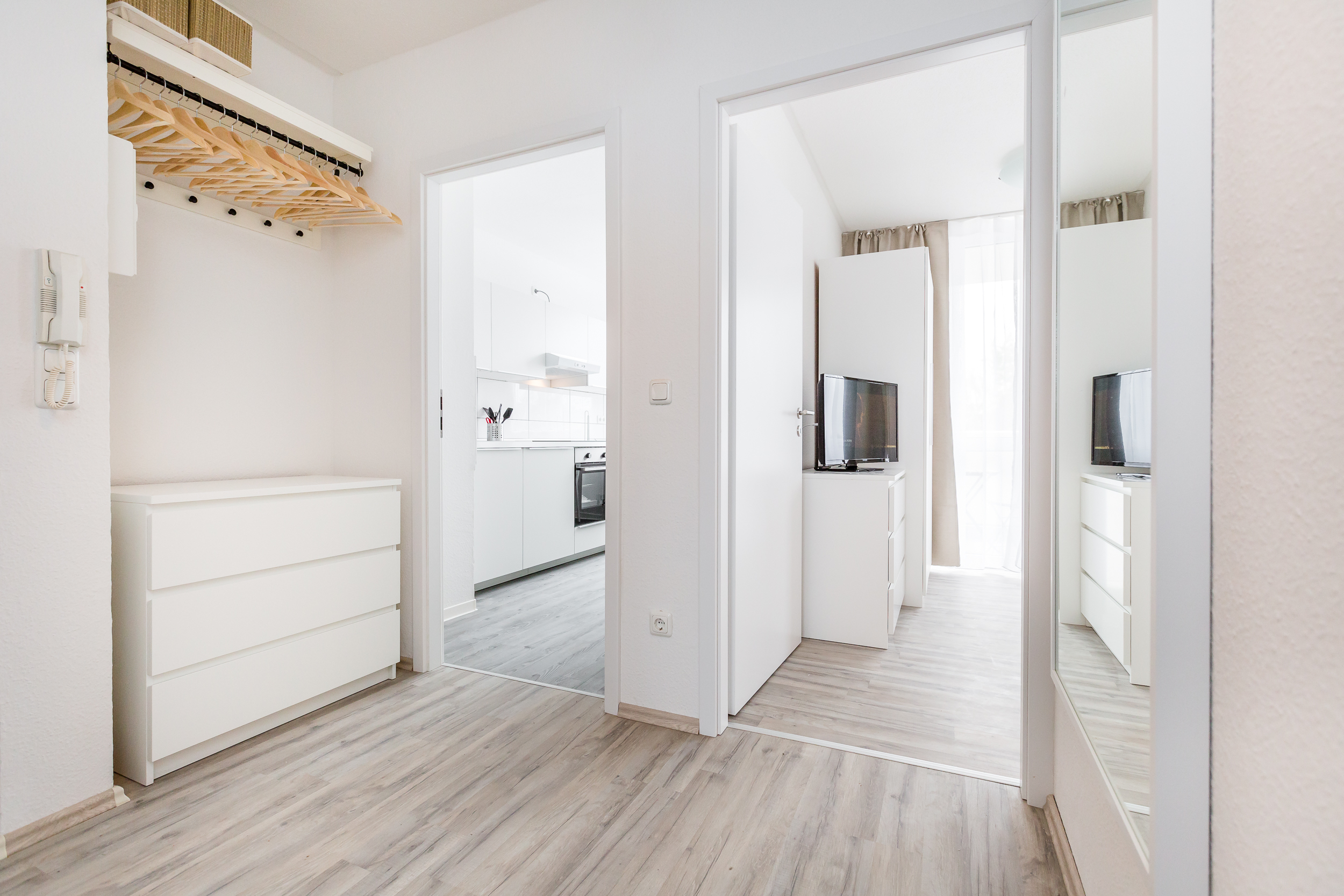 Monteurzimmer: Flur, HomeRent Unterkunft in Dormagen - HomeRent in Dormagen, Monheim, Langenfeld uvm.