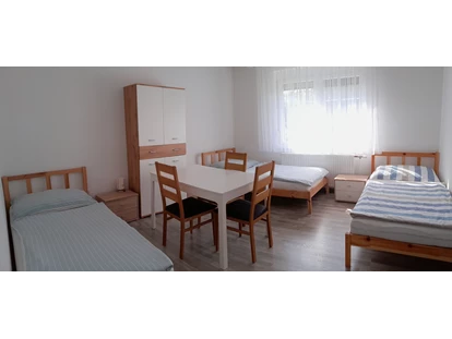 Monteurwohnung - Art der Unterkunft: Apartment - Österreich - Dreibettzimmer  - Monteurzimmer Fallbacher