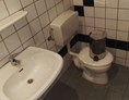 Monteurzimmer: Waschbecken und WC - Monteurzimmer in Hürth zwischen Köln und Bonn