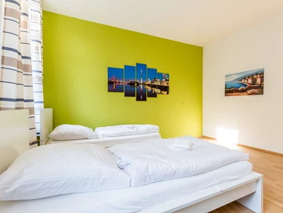 Monteurwohnung - TV - Deutschland - Schlafzimmer, HomeRent Unterkunft in Düsseldorf - HomeRent in Düsseldorf