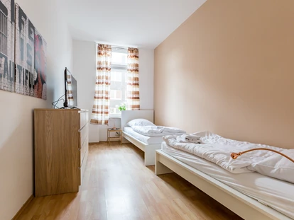 Monteurwohnung - TV - Deutschland - Schlafzimmer, HomeRent Unterkunft in Düsseldorf - HomeRent in Düsseldorf