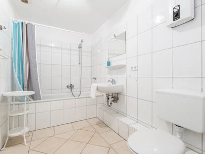 Monteurwohnung - TV - Deutschland - Badezimmer, HomeRent Unterkunft in Düsseldorf - HomeRent in Düsseldorf